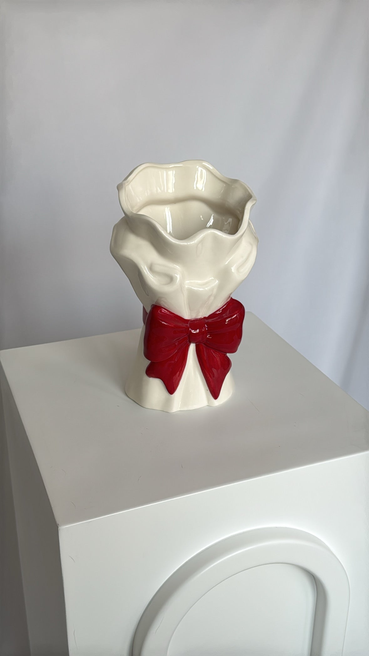 red bow vase