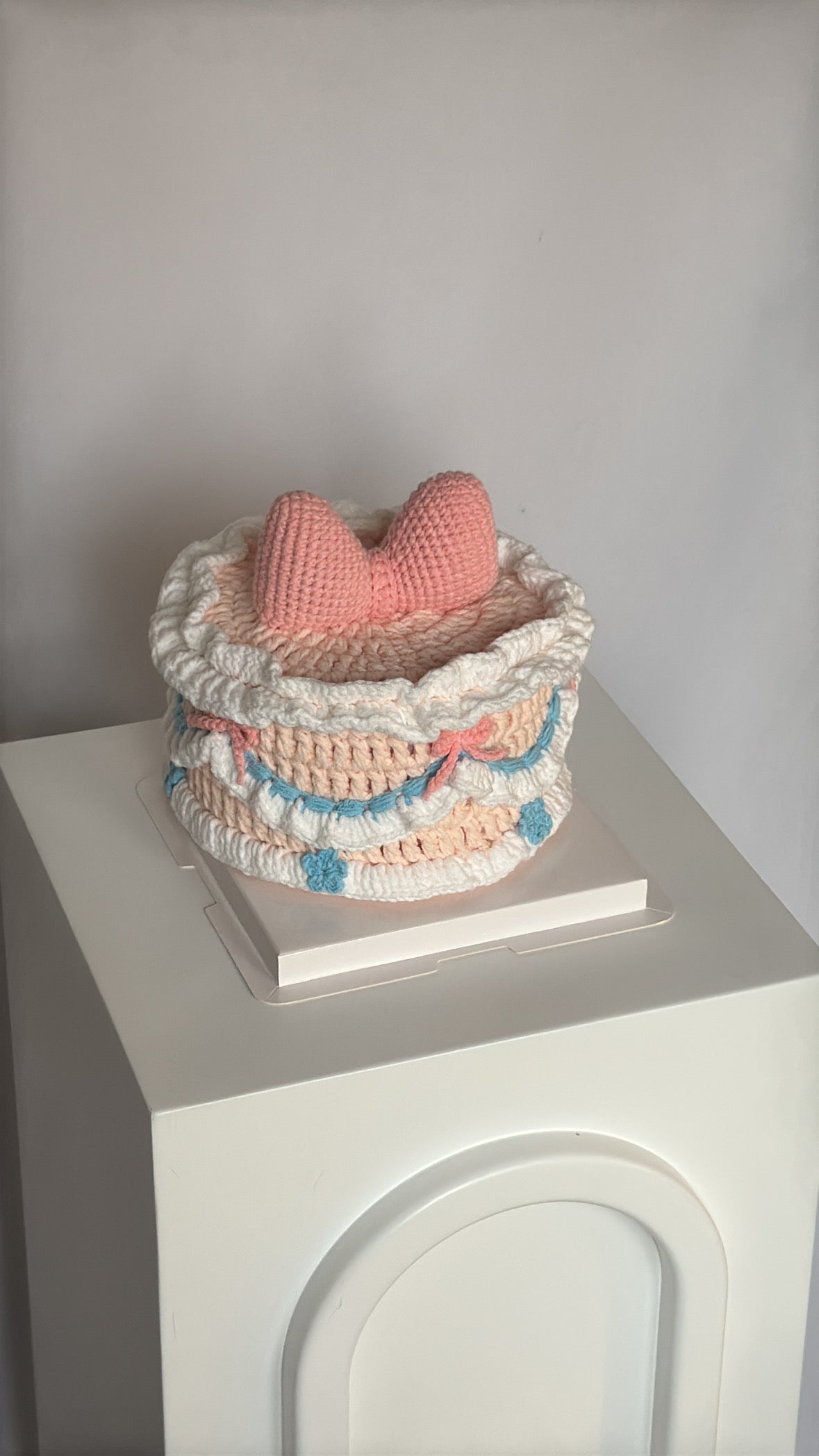 bow cake