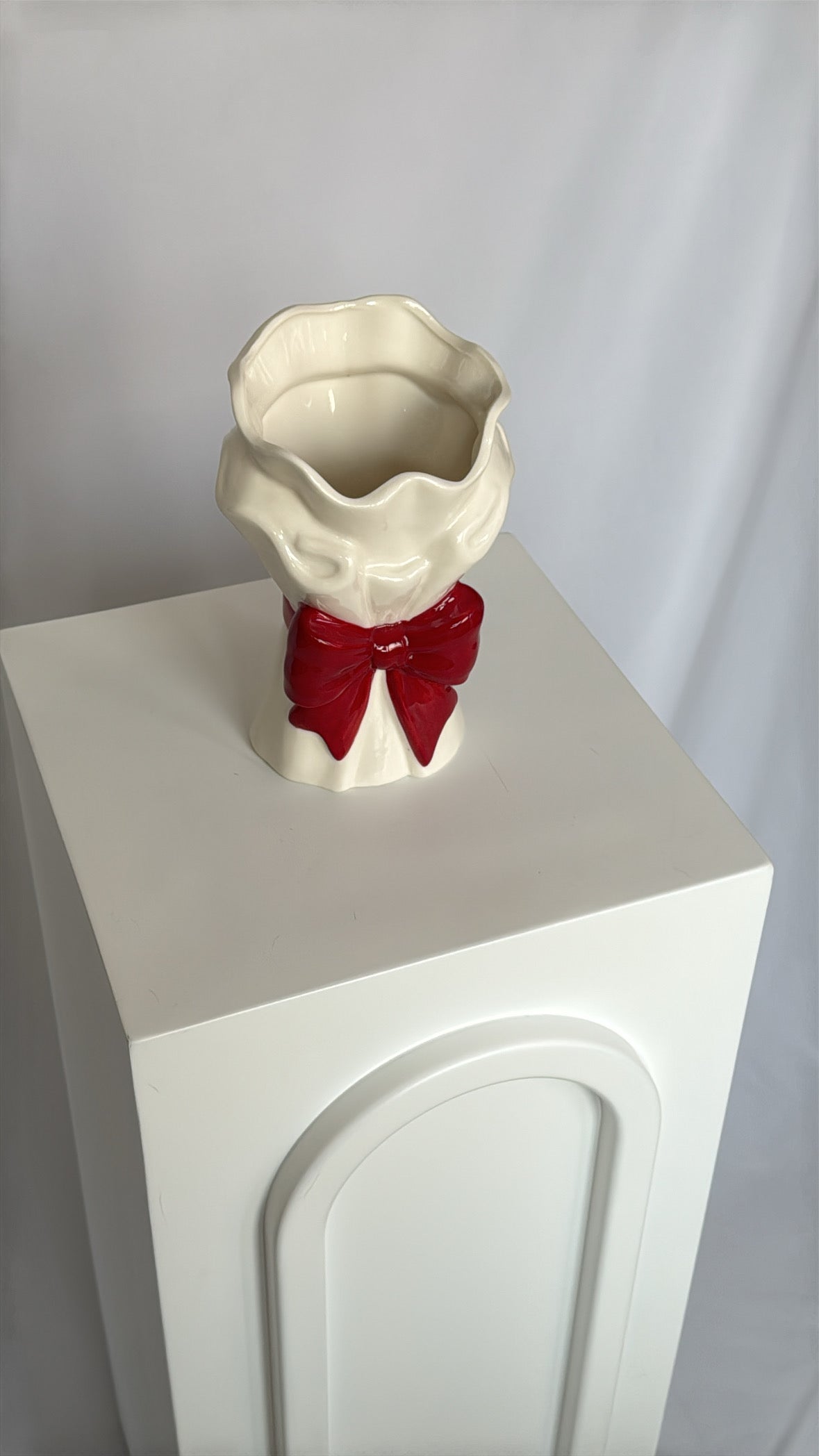 red bow vase