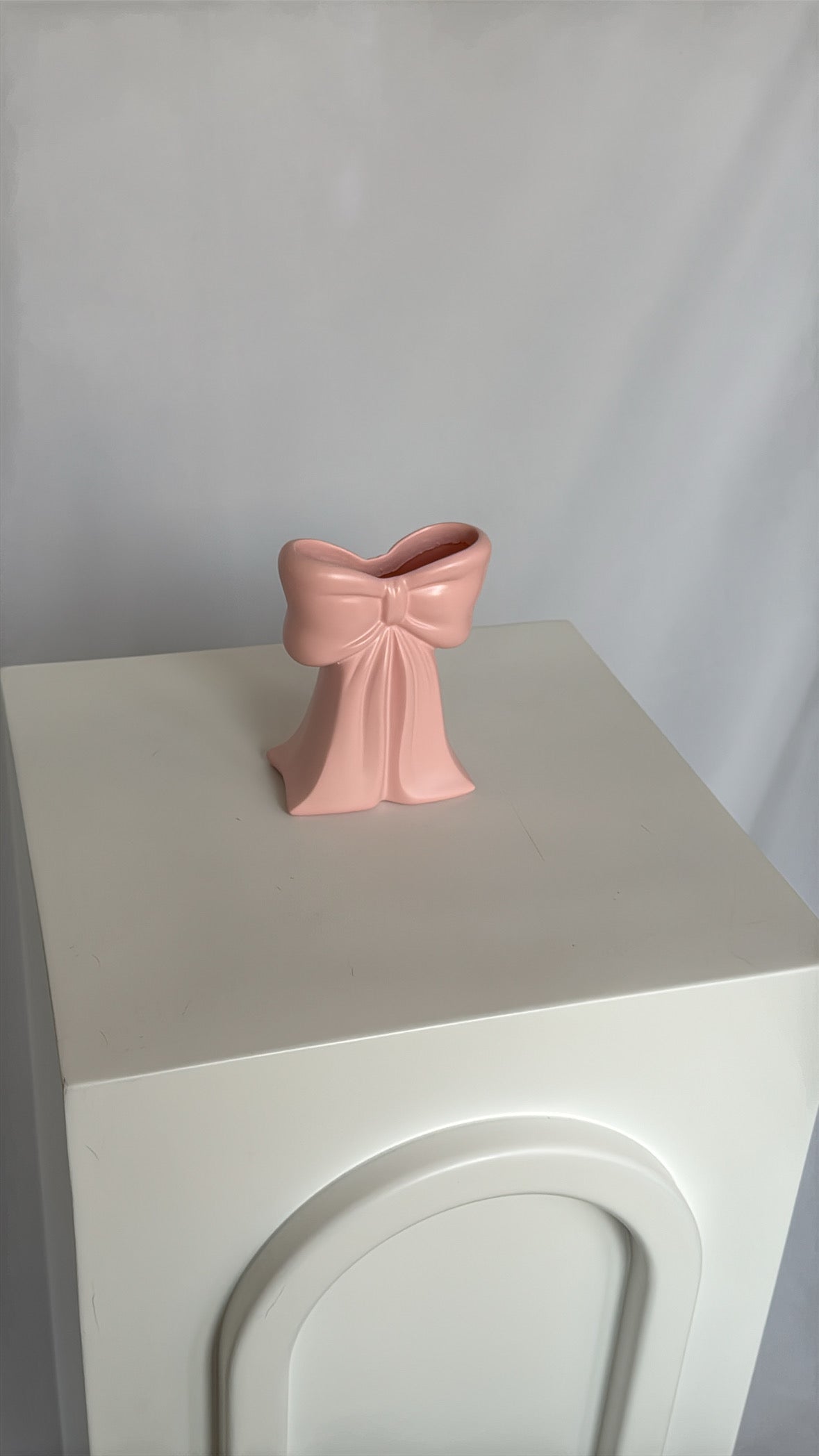 bow vase