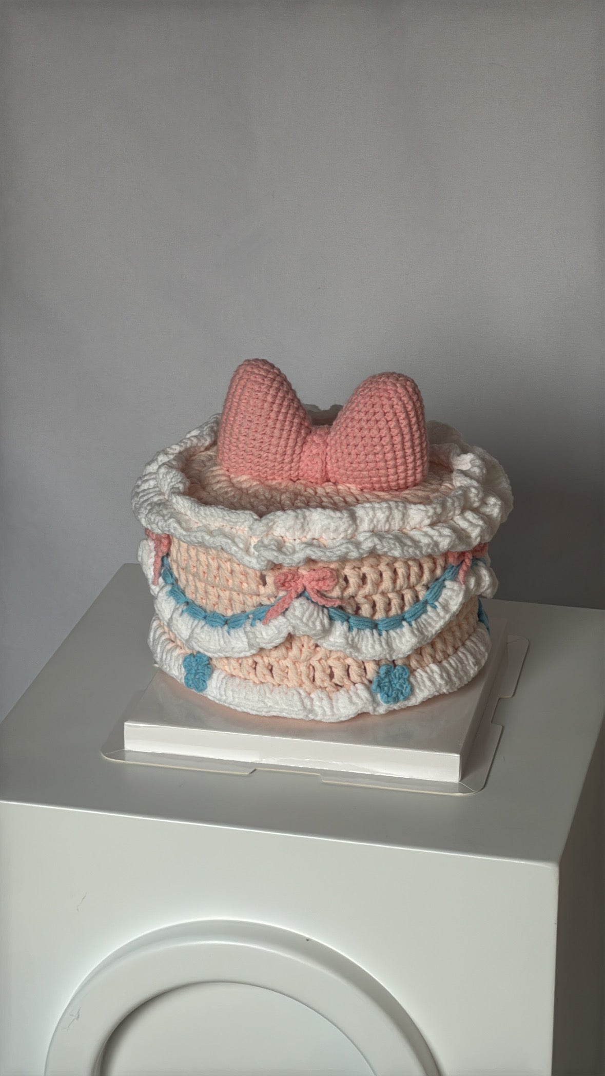 bow cake